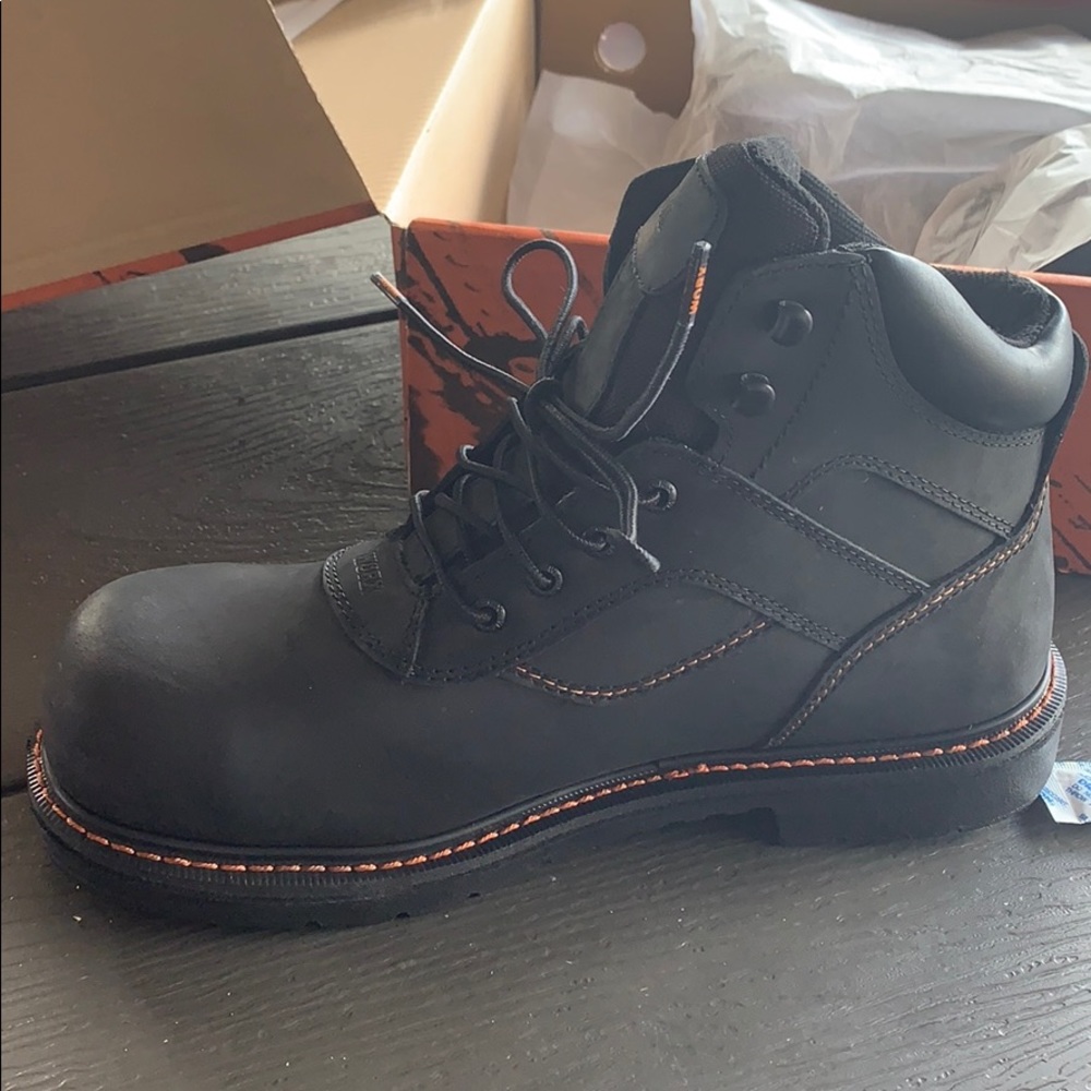 Red wing steel toe work shoes
